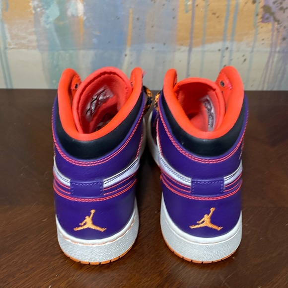 Jordan 1 Retro Tasmanian Devil  Phoenix Suns Court Purple/Bright Crimson… - Picture 2 of 6